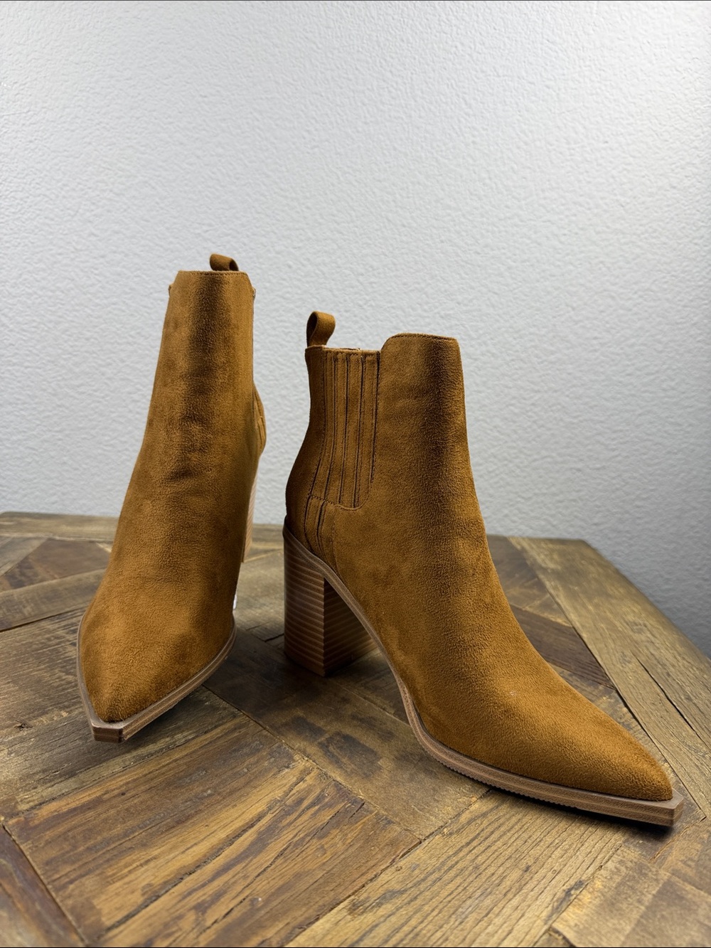 Size 8 Women's Pointed Toe Suede Ankle Booties in Cognac Brown